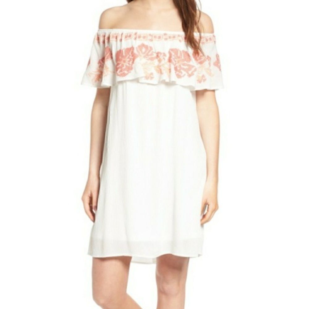 Sun & shadow White ruffle top off the shoulder dress size XS